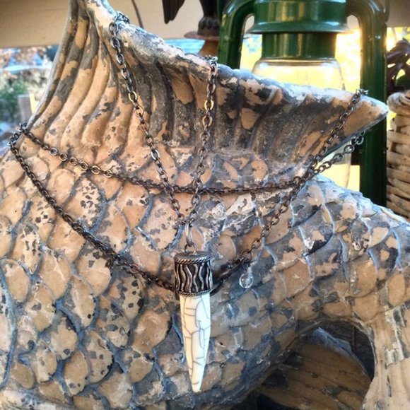 Artisan Crafted Faux Ivory Horn Tooth & Antique Chain - Picture 4 of 8